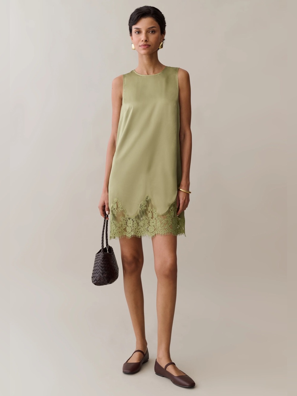 Few Moda Kourt Sleeveless Lace-Hem Shift Dress in Olive